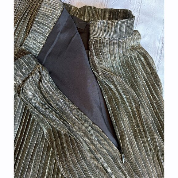 Lulus Bold Entrance Pleated Midi Skirt Black and Gold Size M - Picture 9 of 10